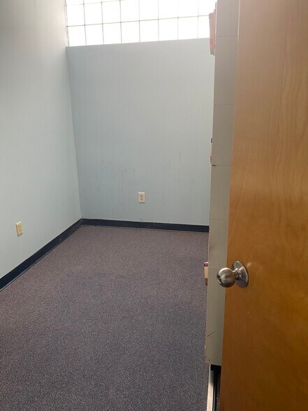 More Photos Of 566 Nye Ave, Irvington Medical For Sale