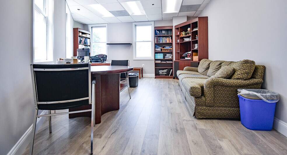 More Photos Of 112 S West St, Alexandria Office For Lease