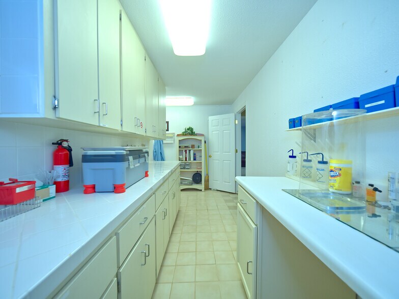 More Photos Of 629 S Broad St, Brooksville Office For Sale