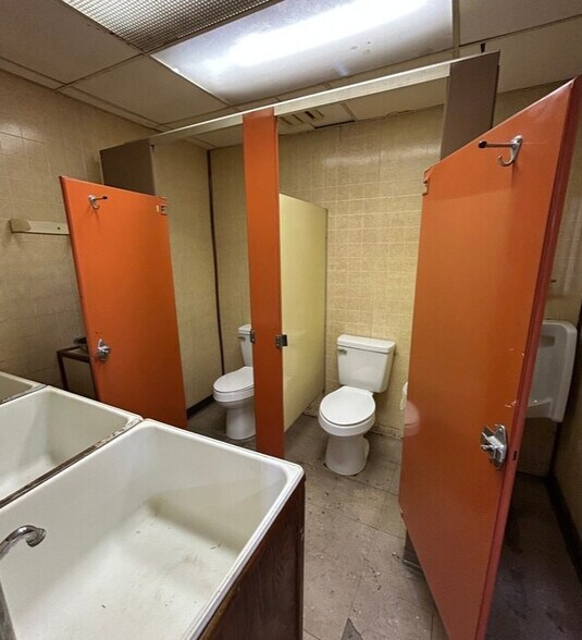 More Photos Of 3521 F St, Philadelphia Warehouse For Sale
