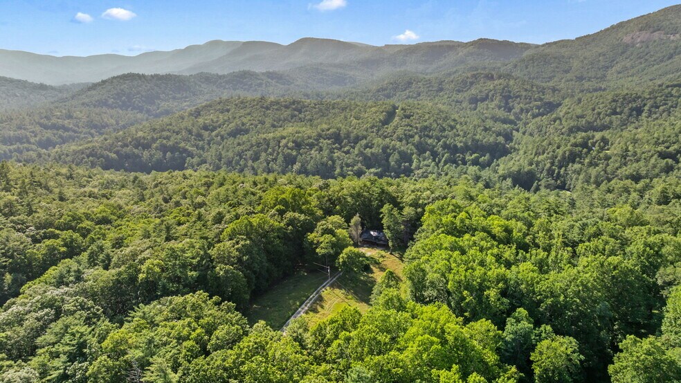 More Photos Of 122 Highlands View Rd, Highlands Specialty For Sale