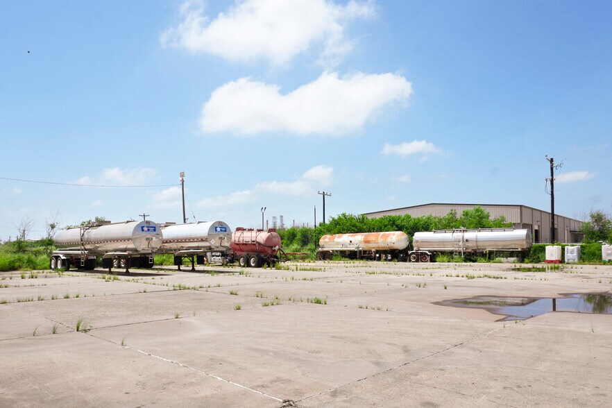 More Photos Of 6550 Leopard St, Corpus Christi Warehouse For Sale