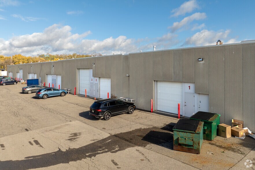 More Photos Of 44A E Beaver Creek Rd, Richmond Hill Light Distribution For Lease