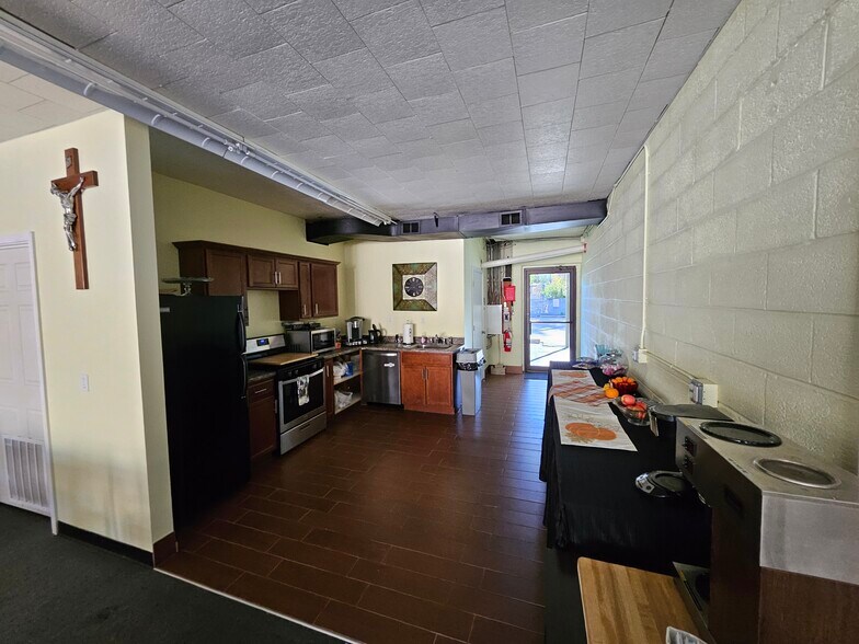More Photos Of 3947 12 Mile Rd, Berkley Storefront Retail Residential For Lease