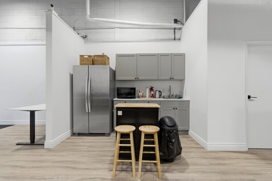 More Photos Of 397 Humberline Dr, Toronto Warehouse For Sale