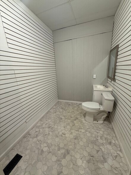 More Photos Of 122 N Court St, Marysville Freestanding For Sale