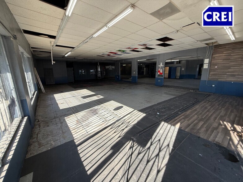 More Photos Of 215 Chatsworth Dr, San Fernando Freestanding For Lease