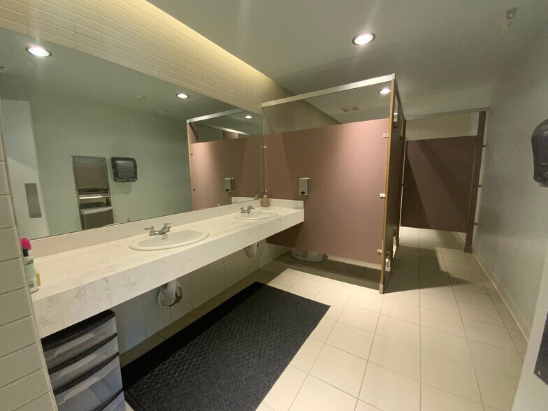 More Photos Of 311 N Pecos Rd, Henderson Telecom Hotel Data Hosting For Lease