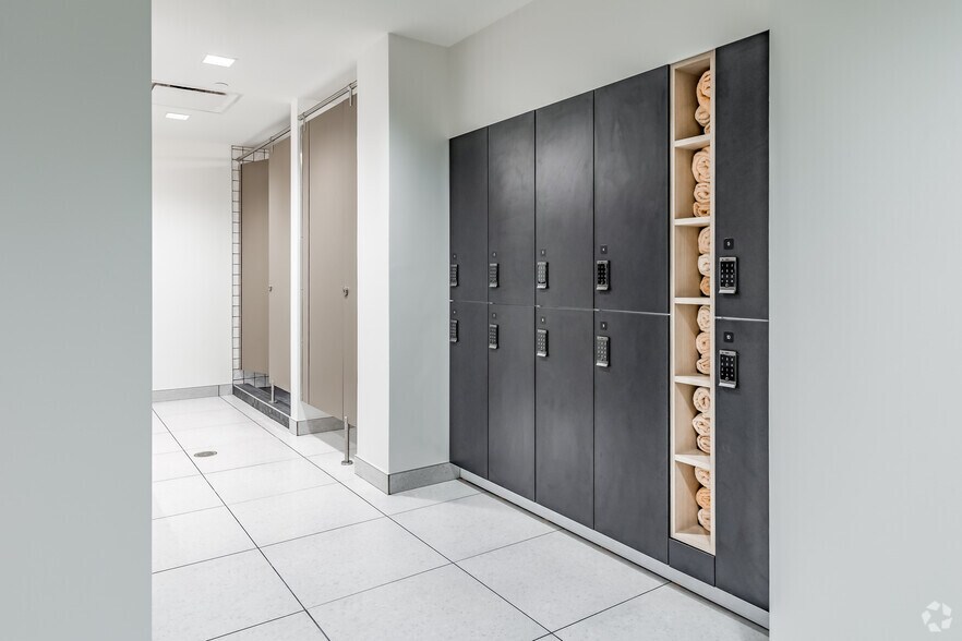 More Photos Of 8100 Boone Blvd, Vienna Medical For Lease