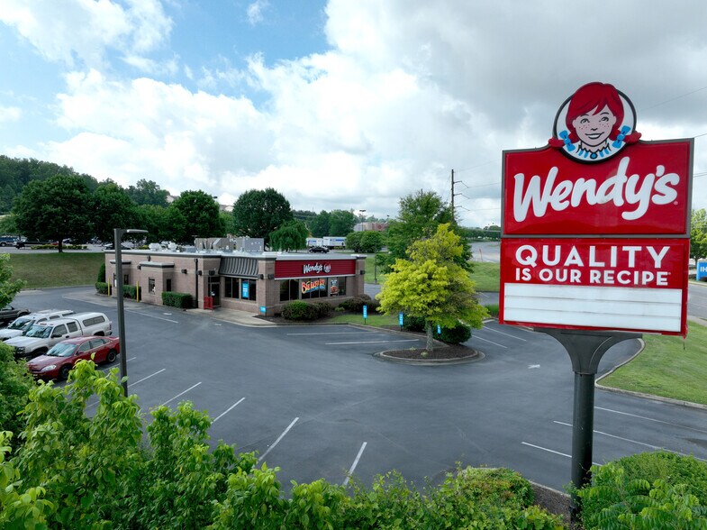 Primary Photo Of 3201 Peoples St, Johnson City Fast Food For Sale