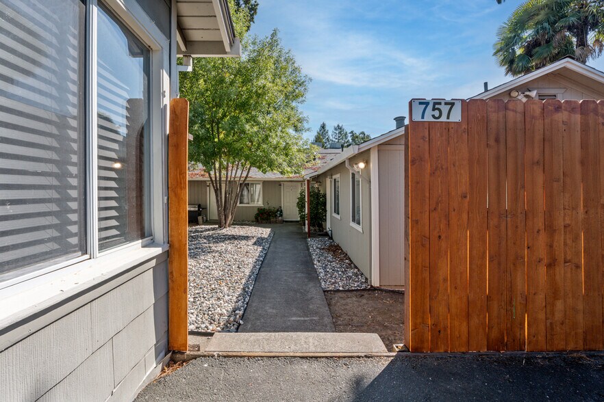 More Photos Of 757 Waugh Ln, Ukiah Apartments For Sale