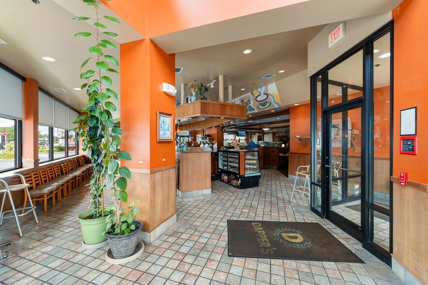 More Photos Of 980 W Lake St, Addison Restaurant For Sale