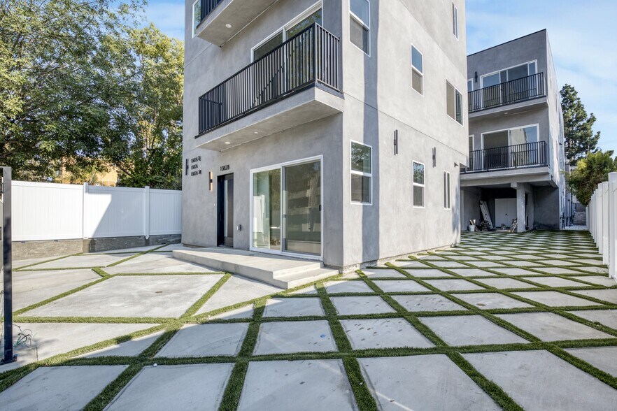 More Photos Of 10828 Hesby St, North Hollywood Apartments For Sale