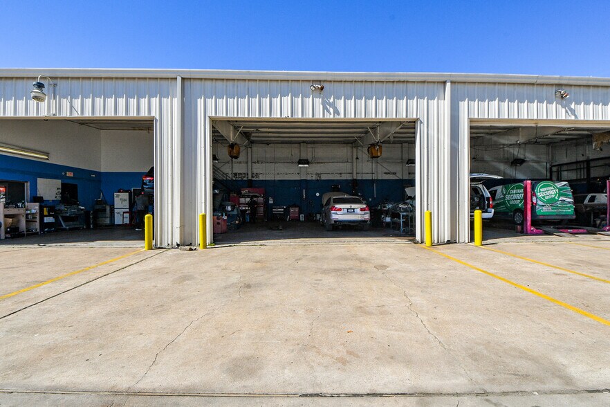 More Photos Of 9566 Kempwood Dr, Houston Auto Repair For Sale