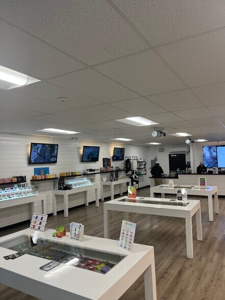 More Photos Of 113-119 N A St, Lompoc Storefront Retail Office For Sale