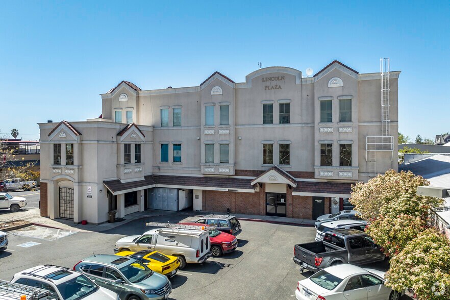 More Photos Of 605 Lincoln Blvd, Lincoln Office For Lease