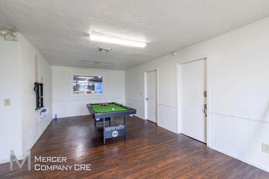 More Photos Of 2100 S I 35 Service Rd, Oklahoma City Warehouse For Lease