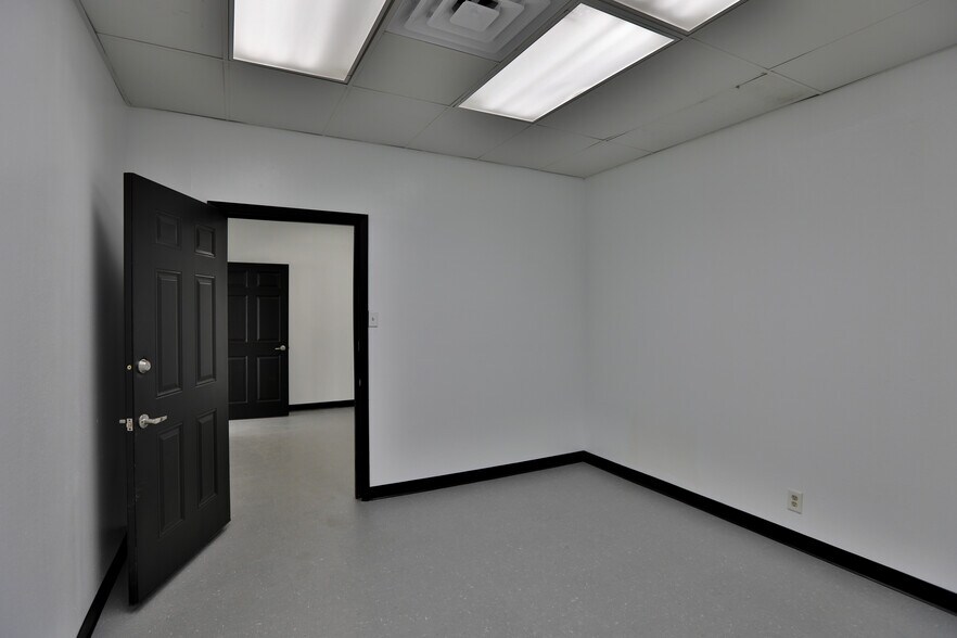 More Photos Of 4728 Goldfield, San Antonio Unknown For Lease