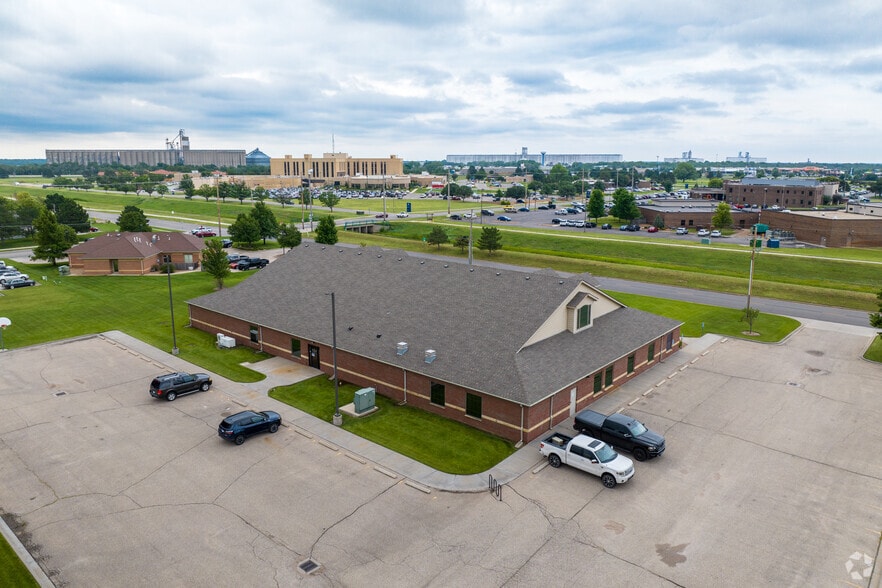 More Photos Of 1632 E 23rd Ave, Hutchinson Office For Lease