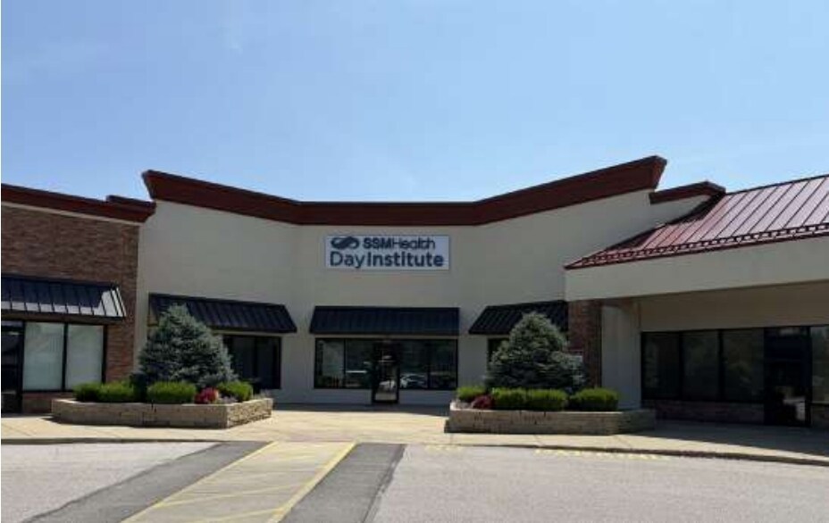 More Photos Of 1552-1652 Country Club Plaza Dr, Saint Charles Freestanding For Lease