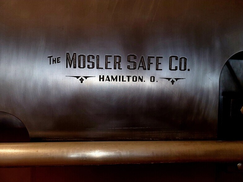 More Photos Of 1110 W 35th St, Chicago Office For Sale