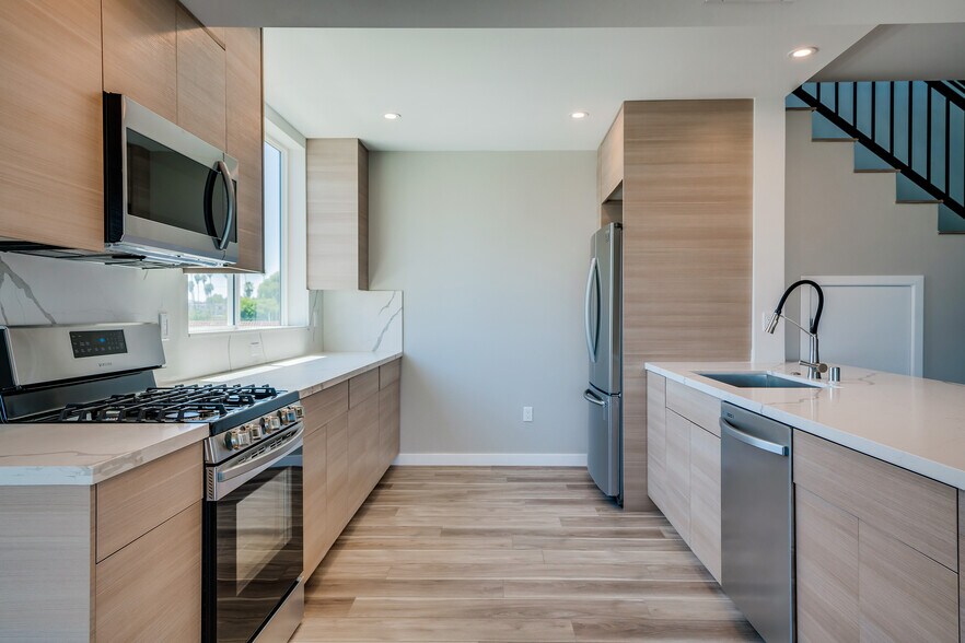 More Photos Of 7018 Alabama Ave, Canoga Park Apartments For Sale