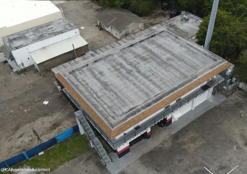 More Photos Of 18356 W Dixie Hwy, North Miami Beach Warehouse For Lease