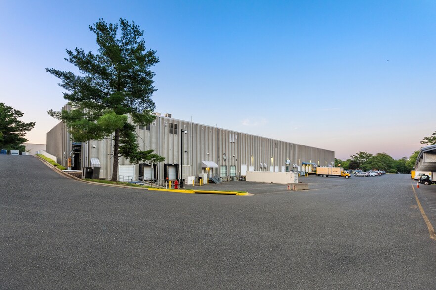 More Photos Of 7401 Fullerton Rd, Springfield Unknown For Lease