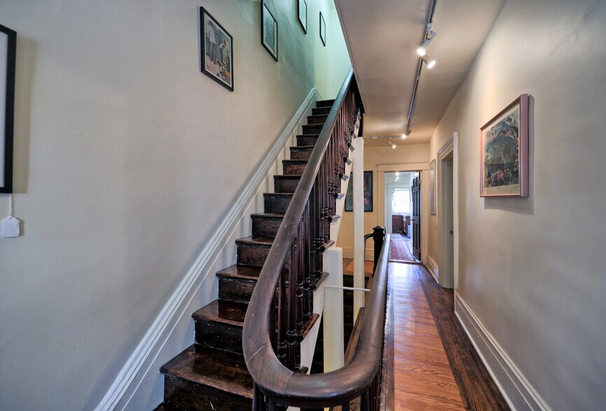 More Photos Of 511 Warren St, Hudson Storefront Retail Residential For Sale