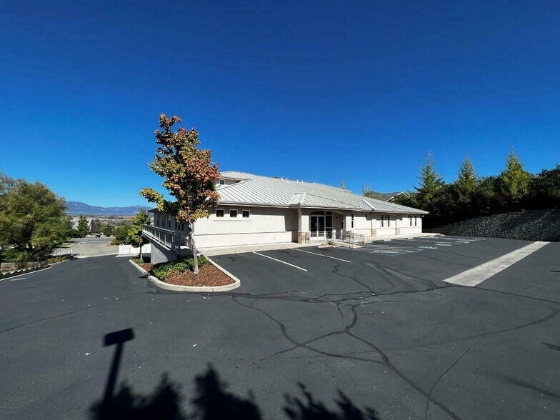 More Photos Of 1145 Whiskeytown Ct, Redding Medical For Sale