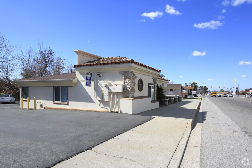 More Photos Of 601 W County Line Rd, Calimesa Office For Lease