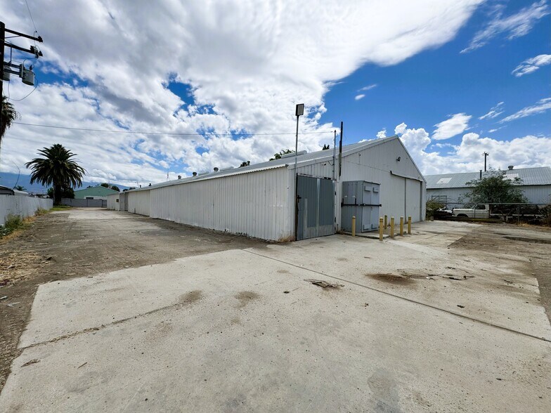 More Photos Of 1449 Mesa View St, Hemet Warehouse For Lease
