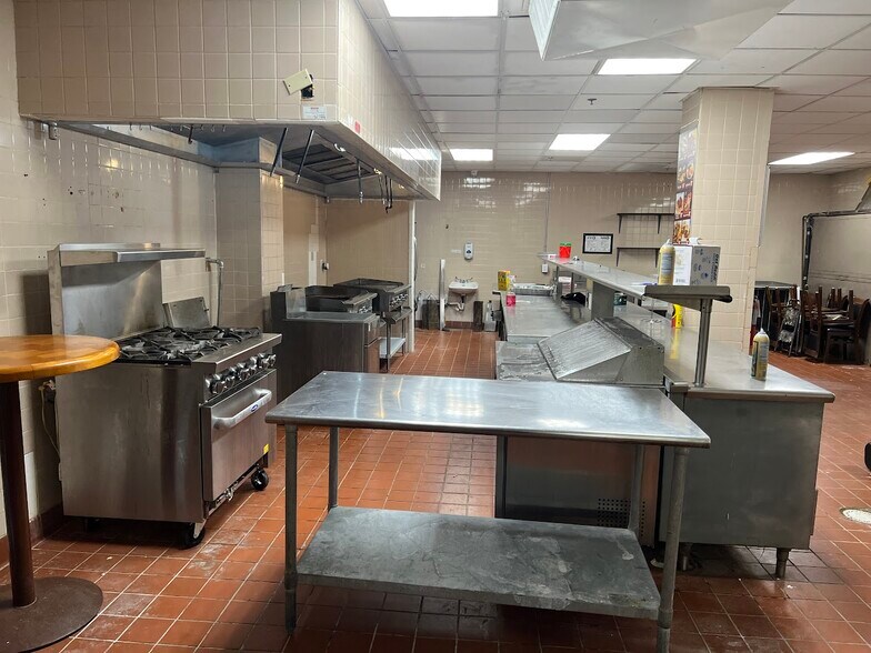 More Photos Of 148 NW 167th St, Miami Hotel For Lease