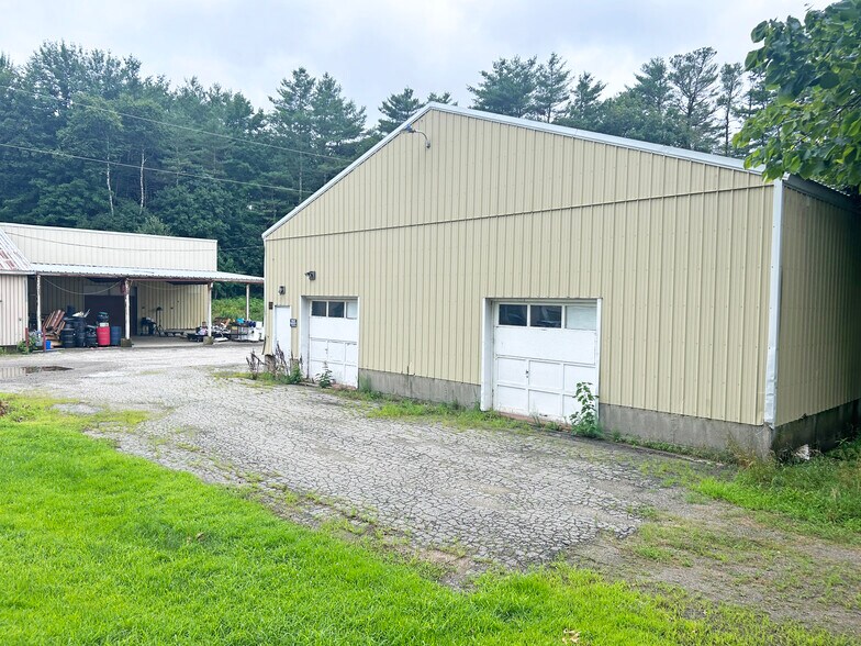More Photos Of 44 Strawberry Ave, Lewiston Warehouse For Lease