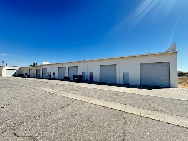 Primary Photo Of 13580 Nomwaket Rd, Apple Valley Service For Lease