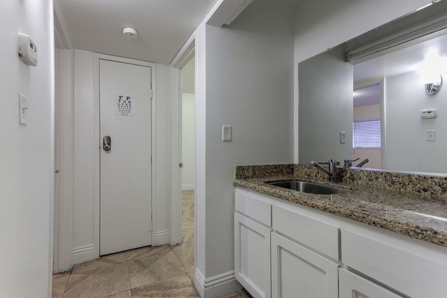 More Photos Of 100 S Jones Blvd, Las Vegas Office For Lease