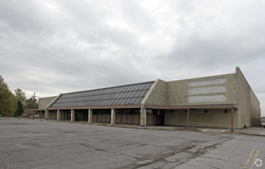 Primary Photo Of 5425 Clinton Hwy, Knoxville General Retail For Sale