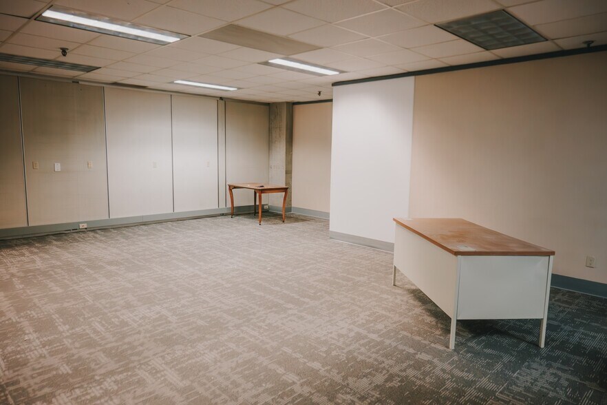 More Photos Of 136 Center St, Old Town Office For Sale