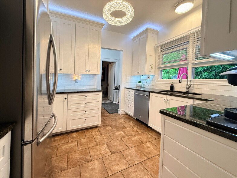 More Photos Of 2 Ash St E, Three Oaks General Retail For Sale
