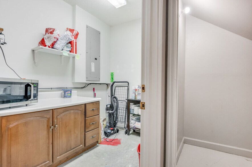 More Photos Of 217-219 Station St, Jacksonville Medical For Lease