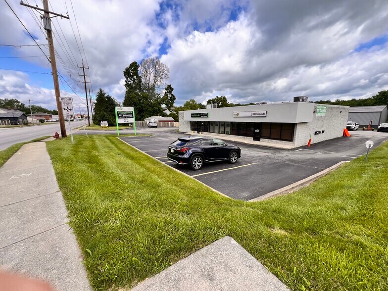 More Photos Of 810 Ohio Pike, Withamsville Office For Lease