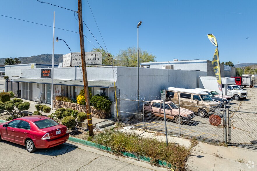 More Photos Of 37925 6th St E, Palmdale Warehouse For Lease