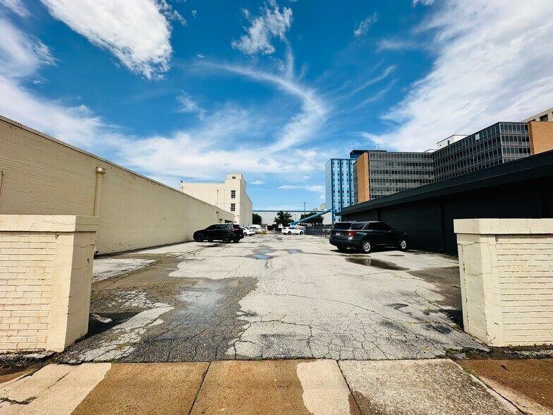 More Photos Of 705 Lamar St, Wichita Falls Office For Sale