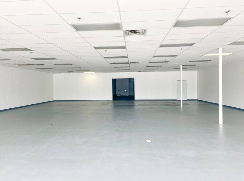 More Photos Of 1016-1024 Washington Ave, Holland Unknown For Lease