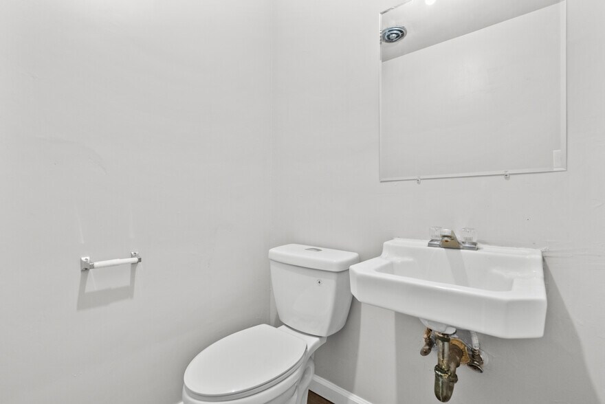 More Photos Of 6004 W Pico Blvd, Los Angeles Storefront For Lease