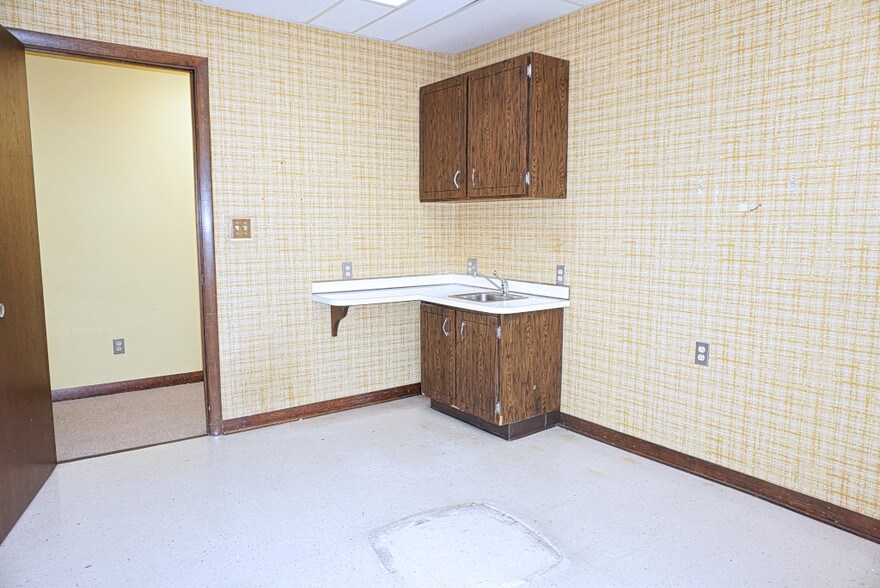 More Photos Of 1185 New Litchfield St, Torrington Medical For Sale
