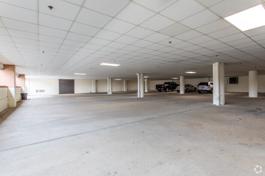 More Photos Of 3055 Kettering Blvd, Kettering Unknown For Lease