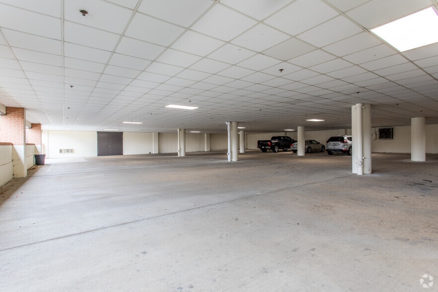 More Photos Of 3055 Kettering Blvd, Kettering Unknown For Lease