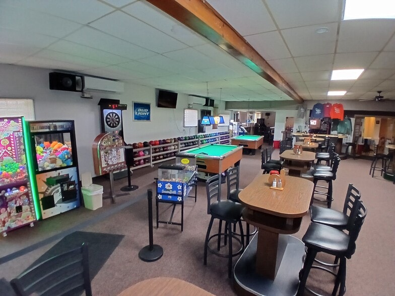 More Photos Of 326 Main St, Wausaukee Bowling Alley For Sale