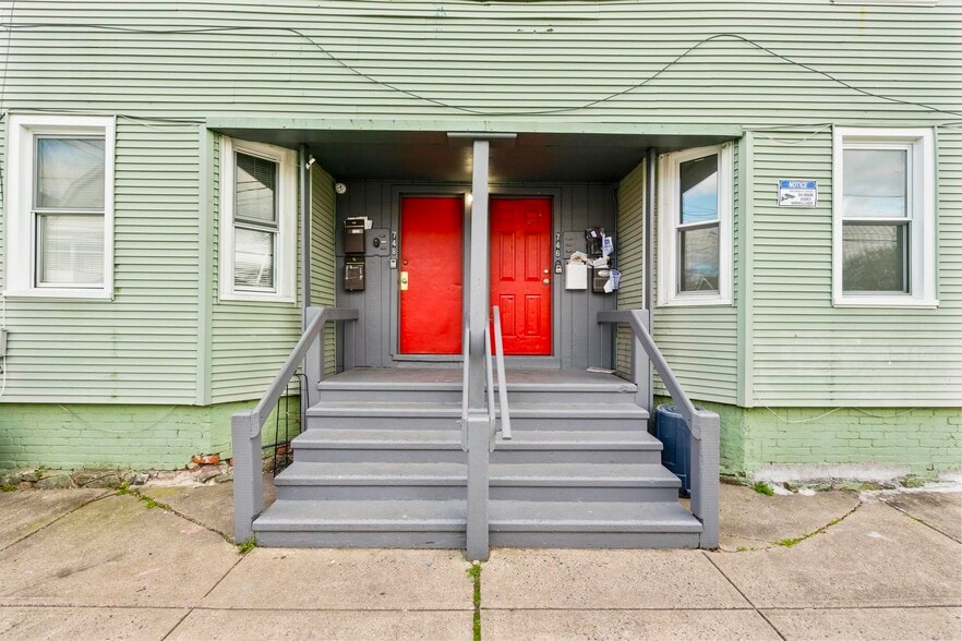 More Photos Of 746 Maple St, Bridgeport Apartments For Sale